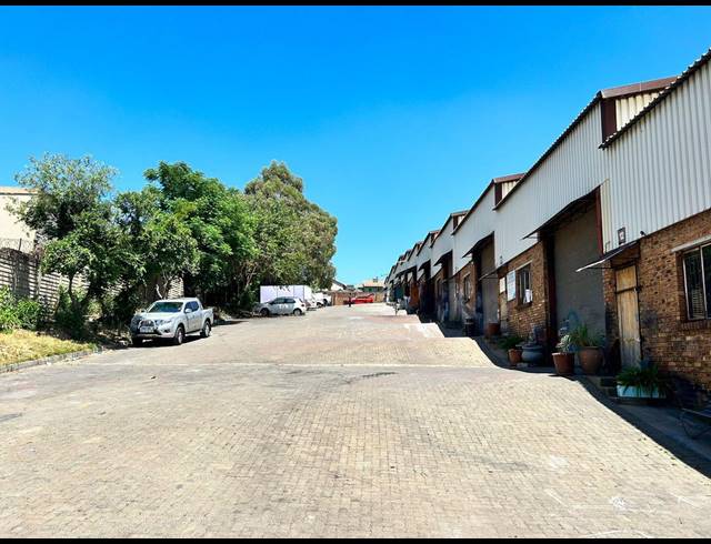 165M² WAREHOUSE TO LET IN LOMBARDY WEST